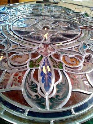 Restauration de vitrail, feuilles d'acanthes - montage en plomb